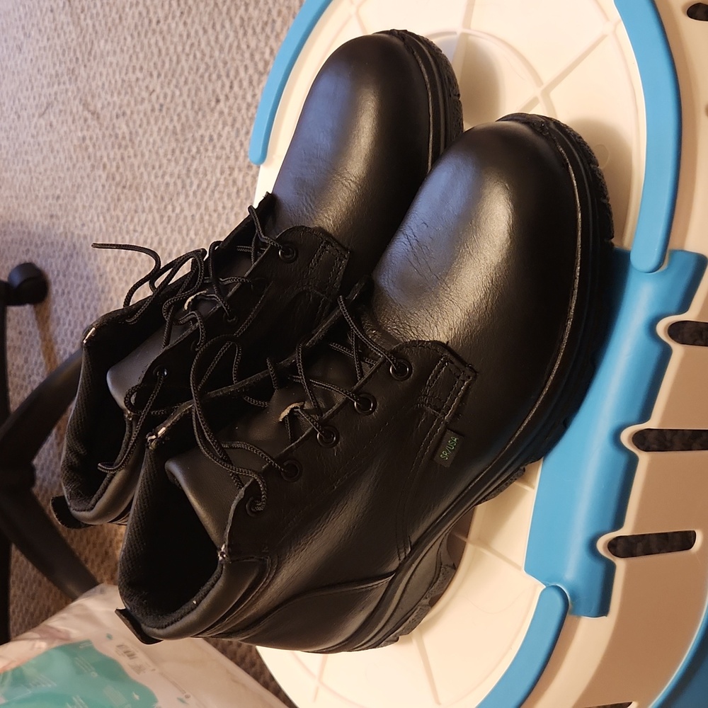 Black Thorogood Slip Resistant boots mens 9.5